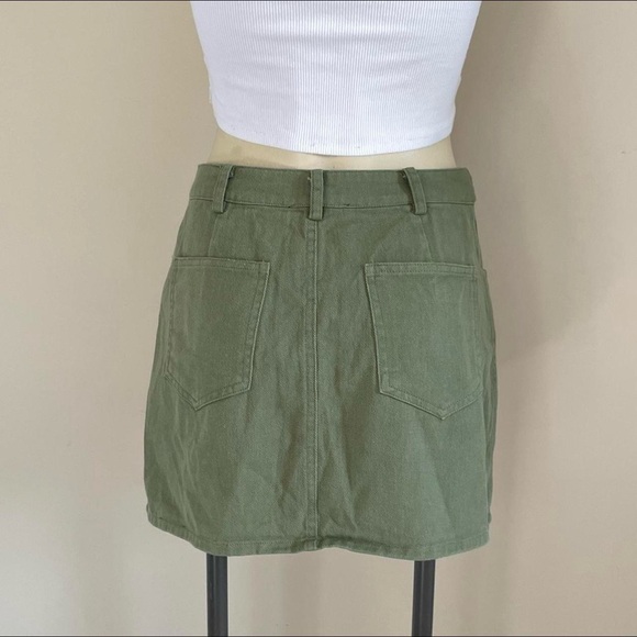 khaki green mini skirt with matching cargo belt - Picture 3 of 4